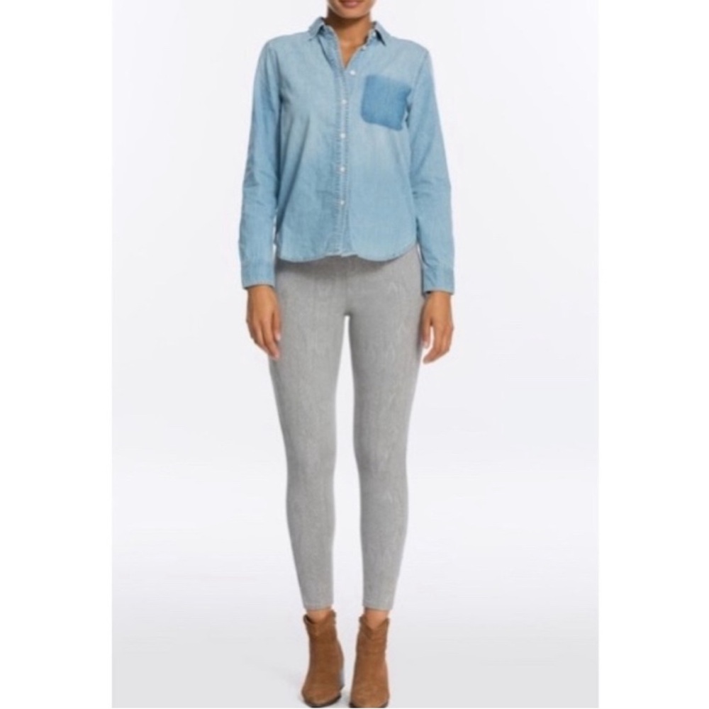 Spanx Jeanish Light Gray Snake Print Pull On Smoothing Shapewear Jean Leggings